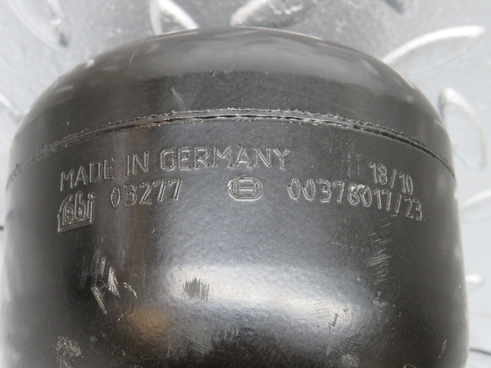 31548 Mercedes-Benz S124 220TE Wagon Rear Suspension Sphere 0037801723