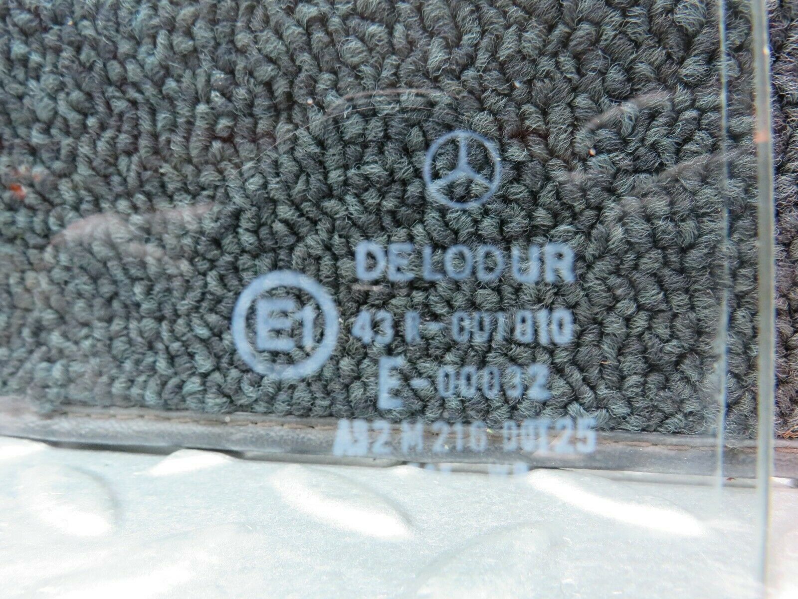 22032 Mercedes-Benz S123 280TE Wagon Rear Right Quarter Window Glass