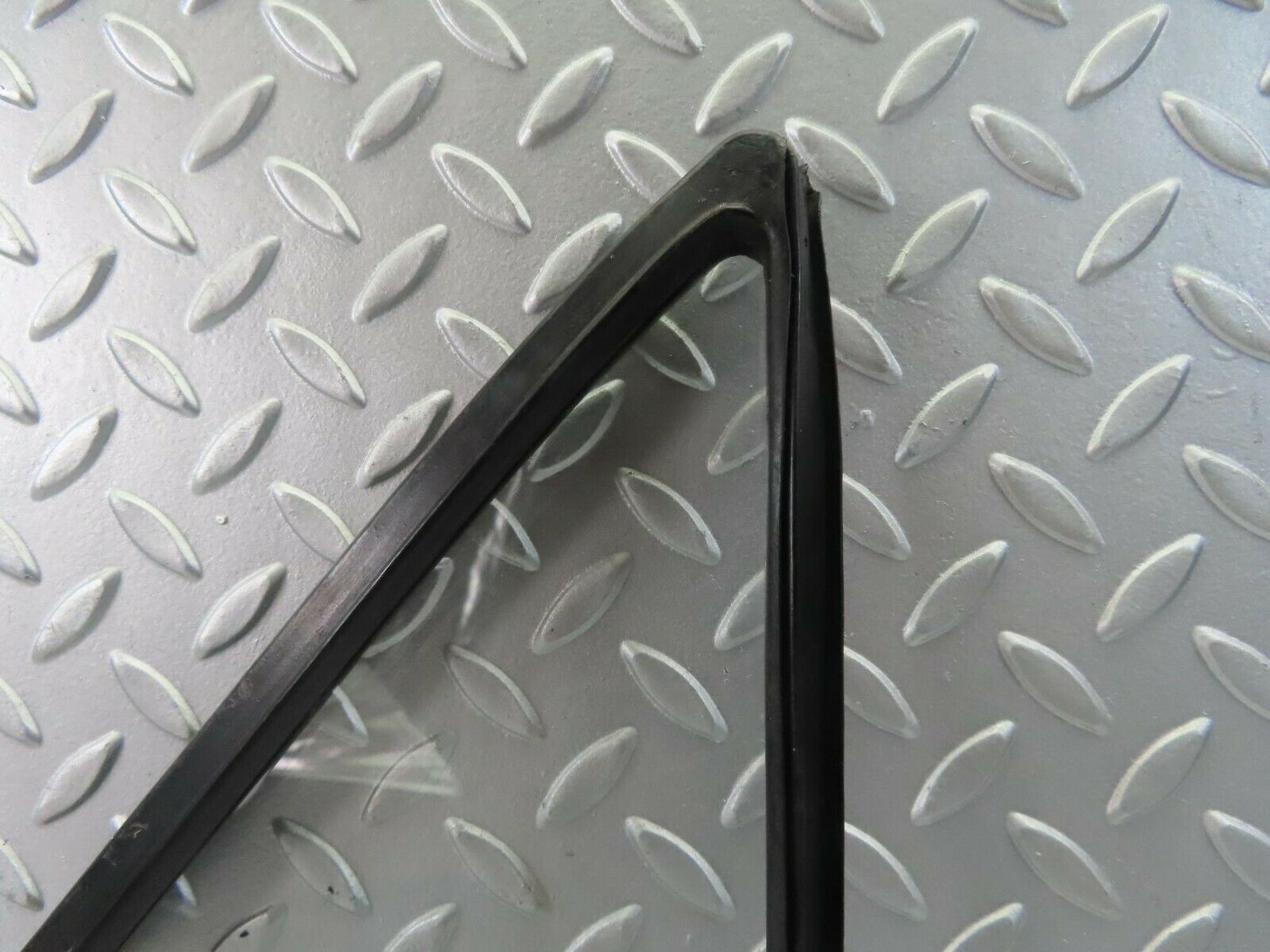 8282 Mercedes-Benz W115 Rear Left Quarter Glass