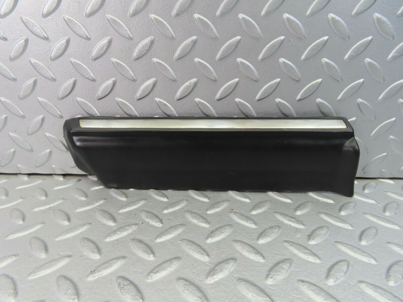9952 Mercedes-Benz C123 230CE Coupe Front Left Fender Wing Lower Trim