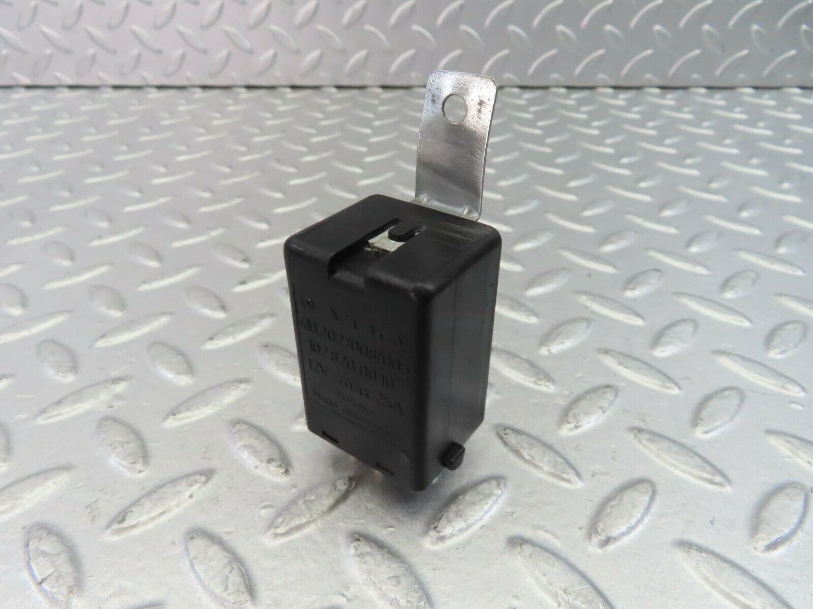 10729 Mercedes-Benz W123 230E Rear Heated Window Relay 1078200010