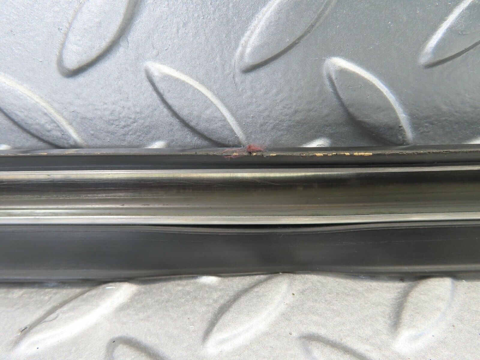 11044 Mercedes-Benz W123 Front Left Door Centre Moulding Trim