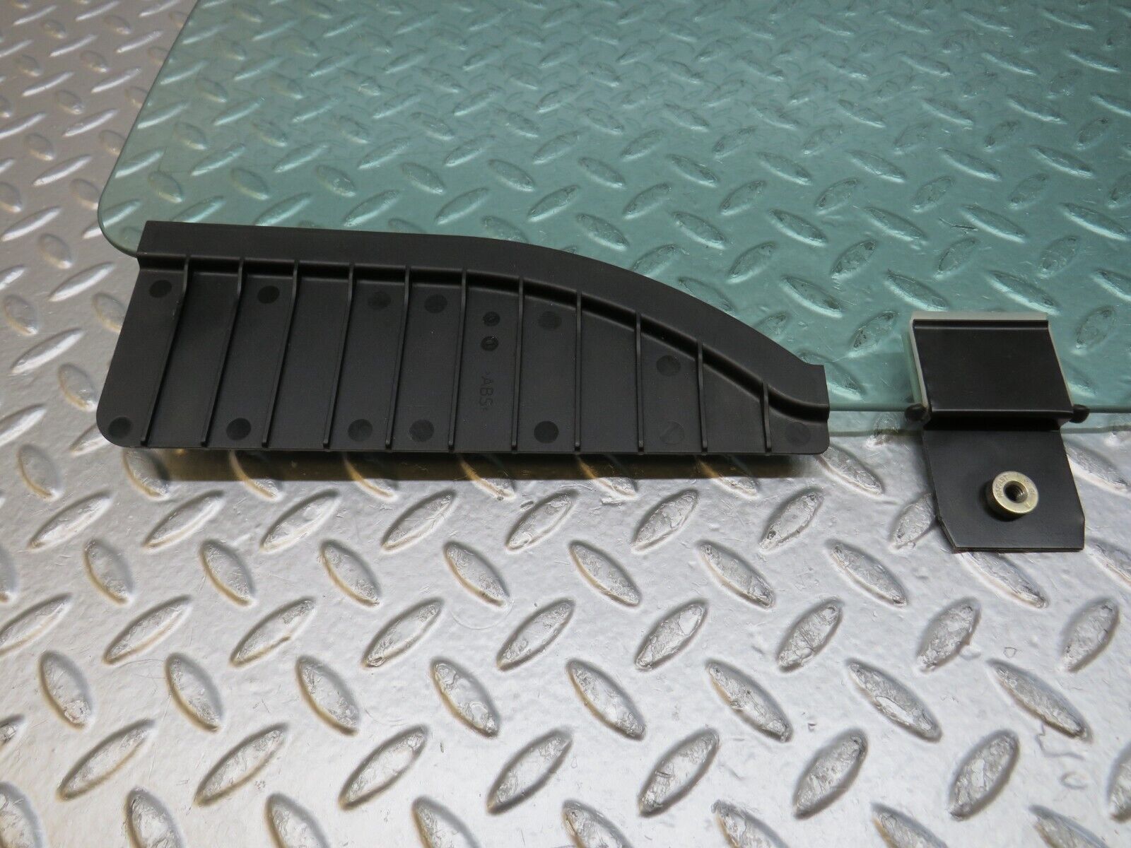 35165 Mercedes-Benz W221 Rear Left Door Window Glass