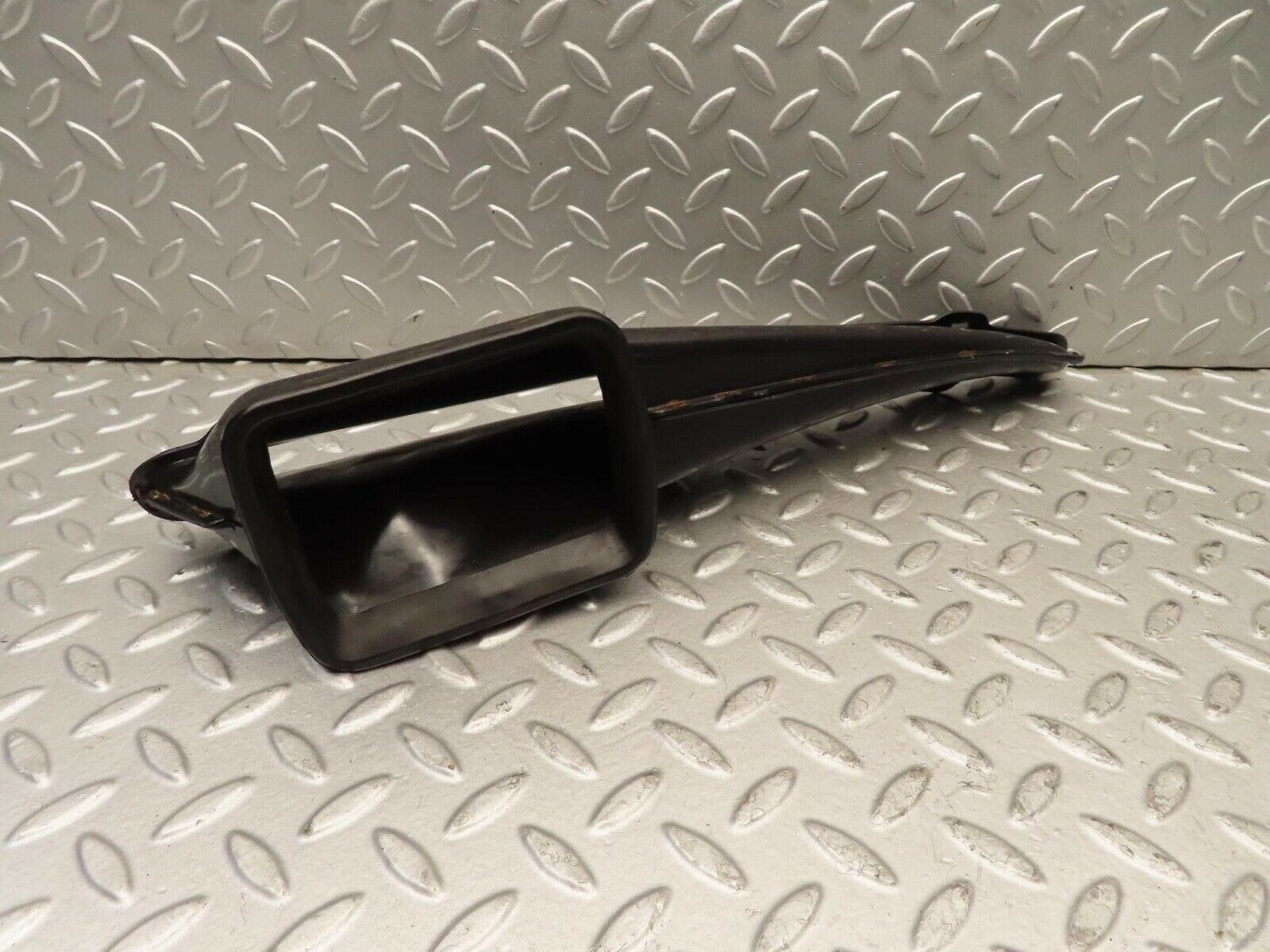 11802 Mercedes-Benz R107 450SL Dashboard Air Vent Left