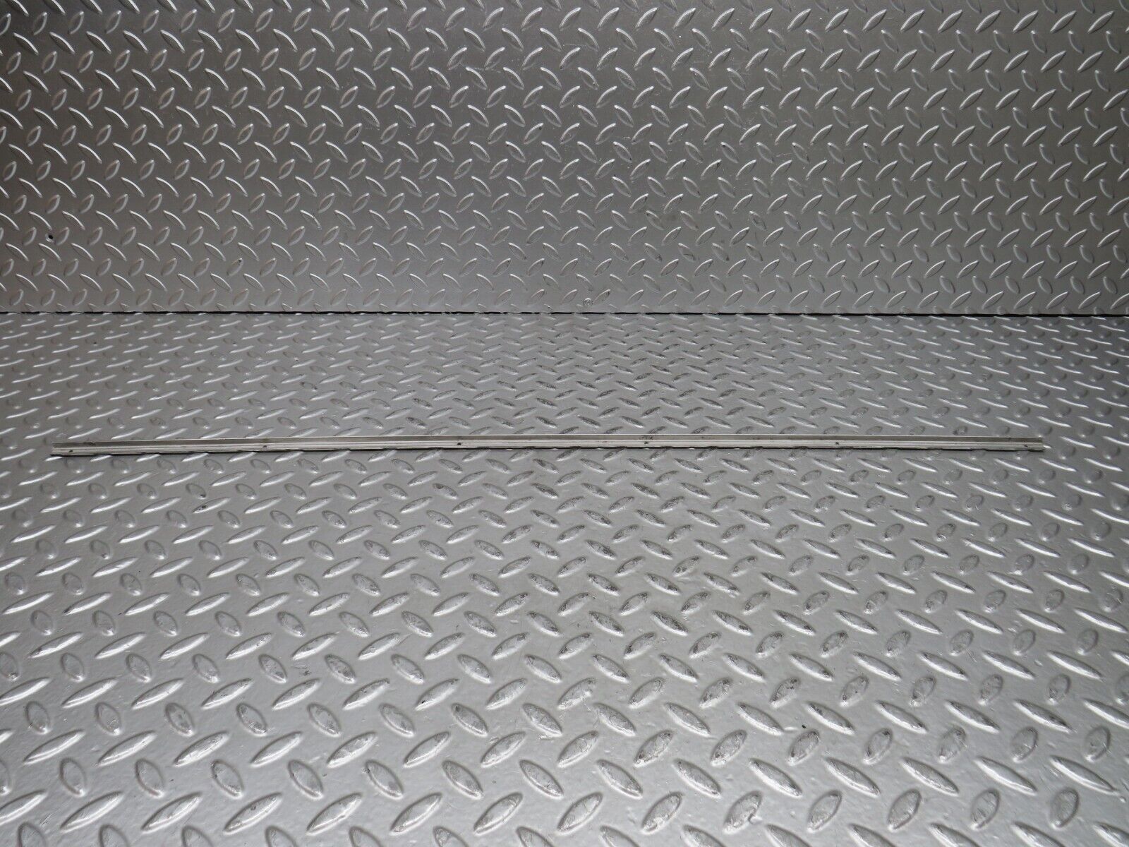 28470 Mercedes-Benz S123 240D Wagon Sunroof Chrome Trim