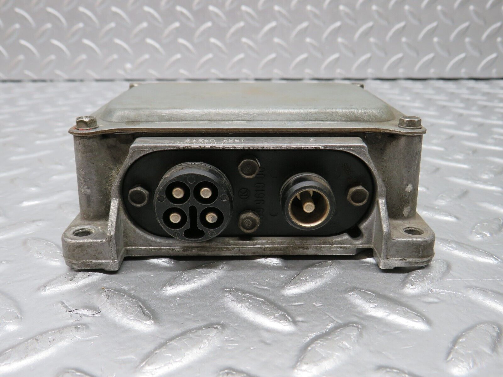 4957 Mercedes-Benz R107 350SL Ignition Control Unit Bosch 0227100001