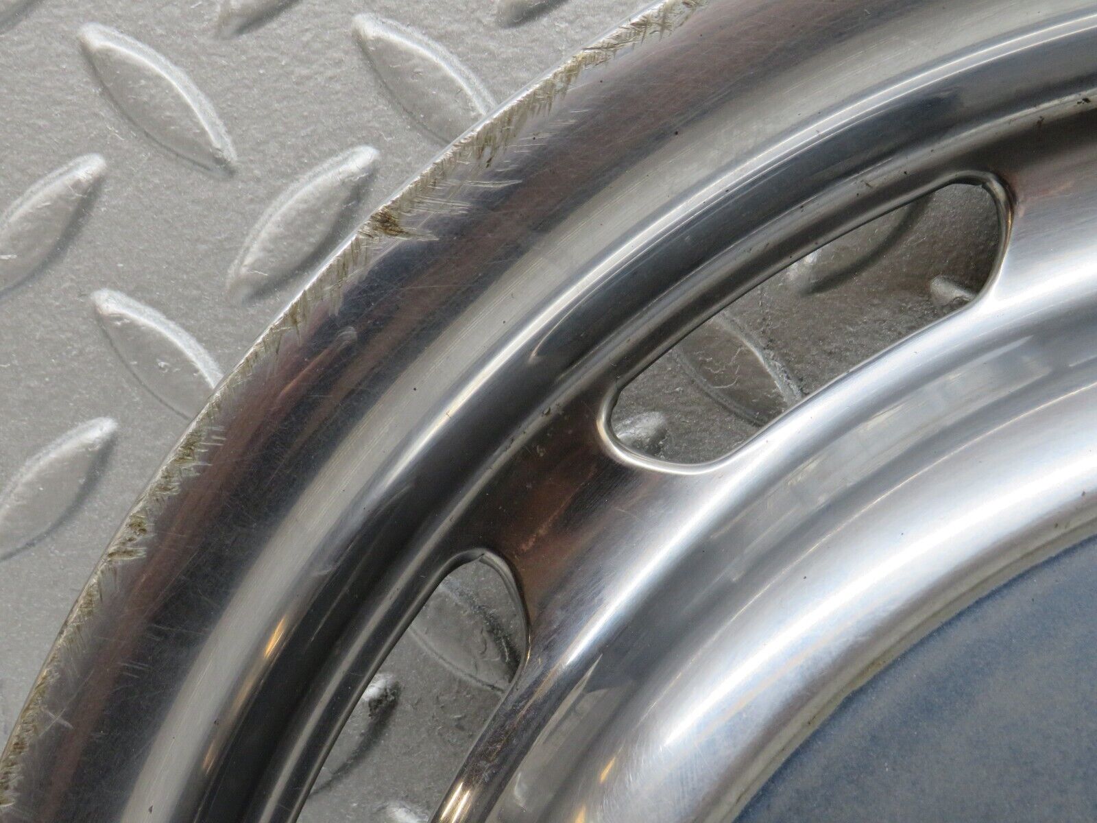 37467 Mercedes-Benz W109 300SEL Wheel Hub Cap 14"
