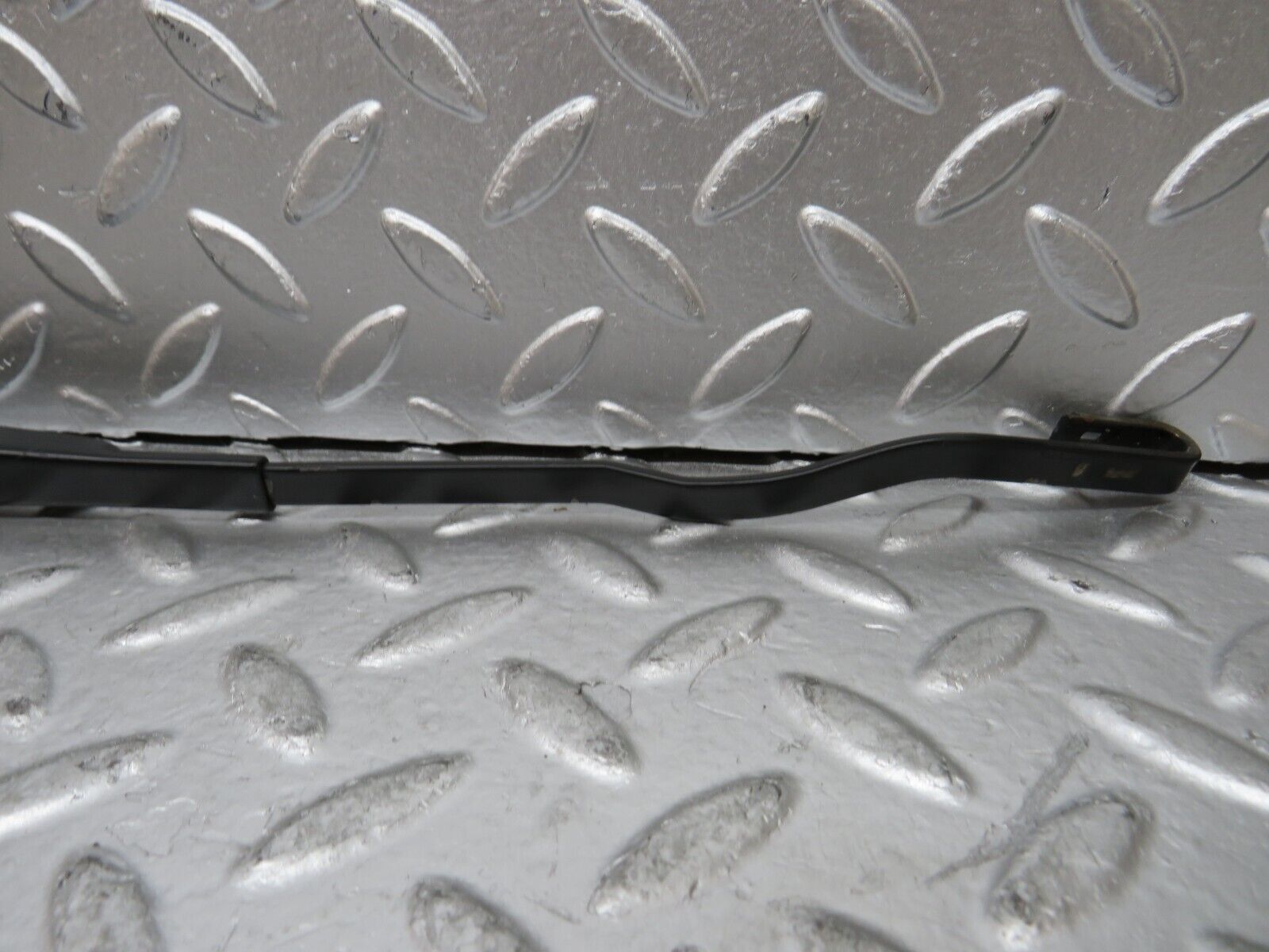 26989 Mercedes-Benz W123 240D Wiper Arm Bosch Right Side 3399990553