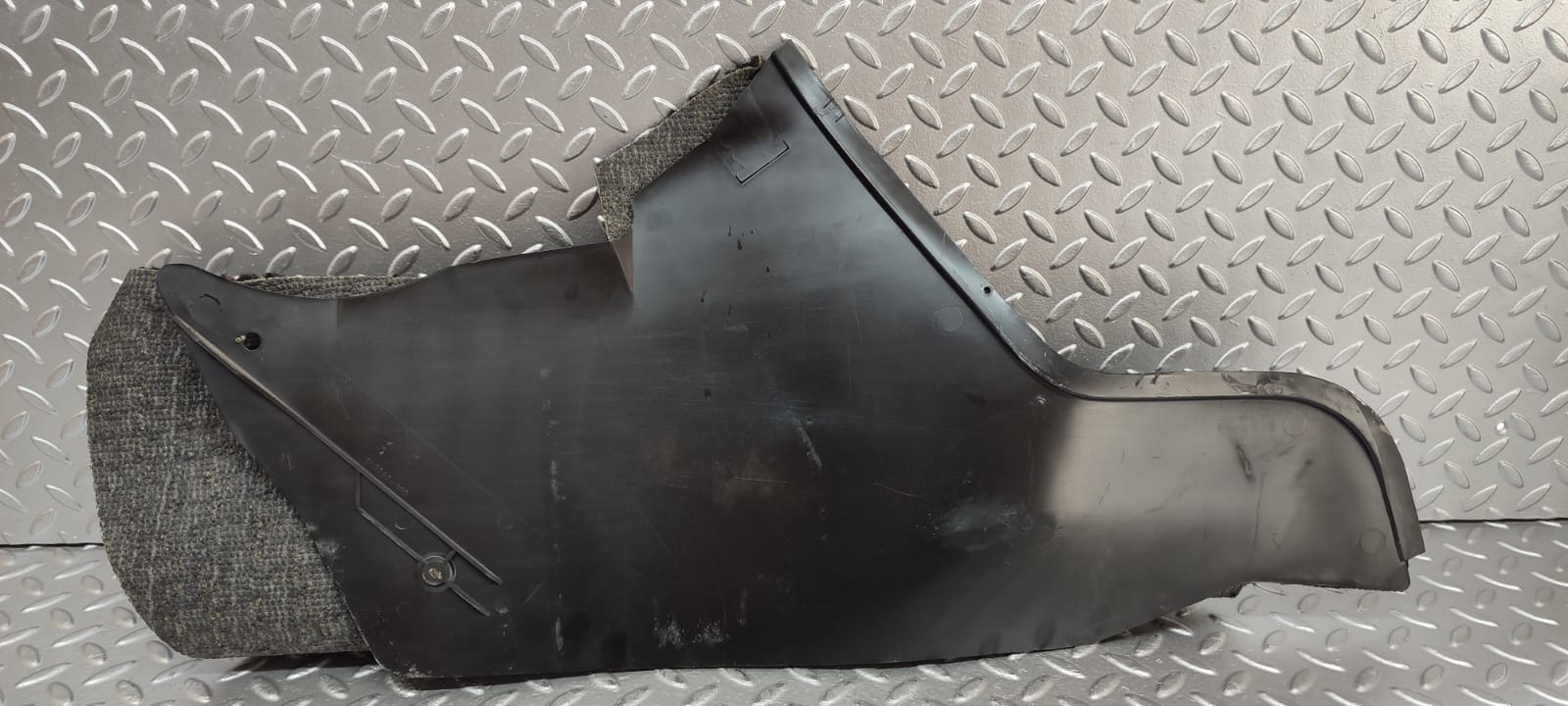 2441 Mercedes-Benz W123 280E Centre Console Carpet Black Right Side
