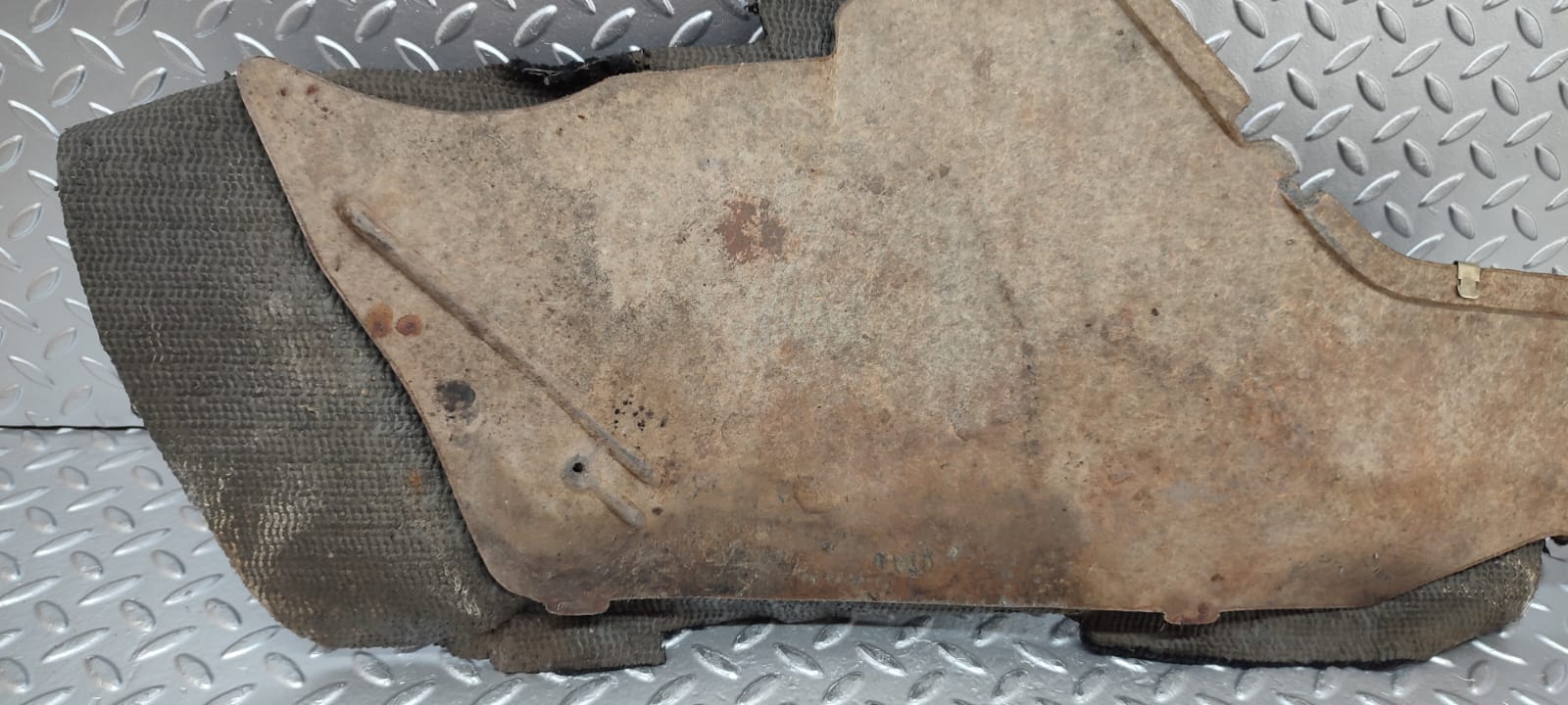 4056 Mercedes-Benz S123 200T Wagon Centre Console Carpet Right Black