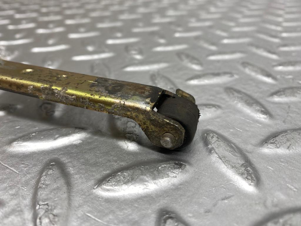 28468 Mercedes-Benz W123 240D Sunroof Manual Opener Mechanism